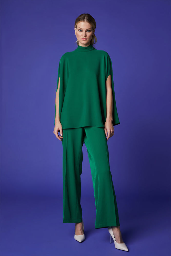 Picture of Crepe pants in a straight line in fine crepe fabric. GREEN