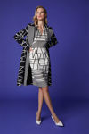 Picture of Feminine fitted dress in elastic crepe with black and white geometric print ECRU