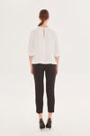 Picture of Blouse in viscose with a side cut EKRU
