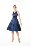 Φόρεμα σε βαρύ σατέν με στυλιζαρισμένο μπούστο μπλε