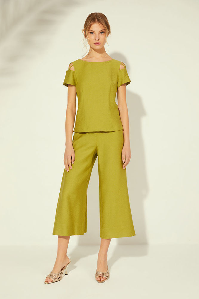 Picture of Cropped pants with side slits KIWI