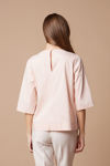 Βαμβακερή μπλούζα λαιμόκοψη με πτυχώσεις ροζ