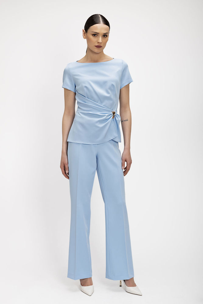 Μπλούζα σε κρεπ ελαστικό με ντραπέ και χρυσό διακοσμητικό θυλάκι  σιελ