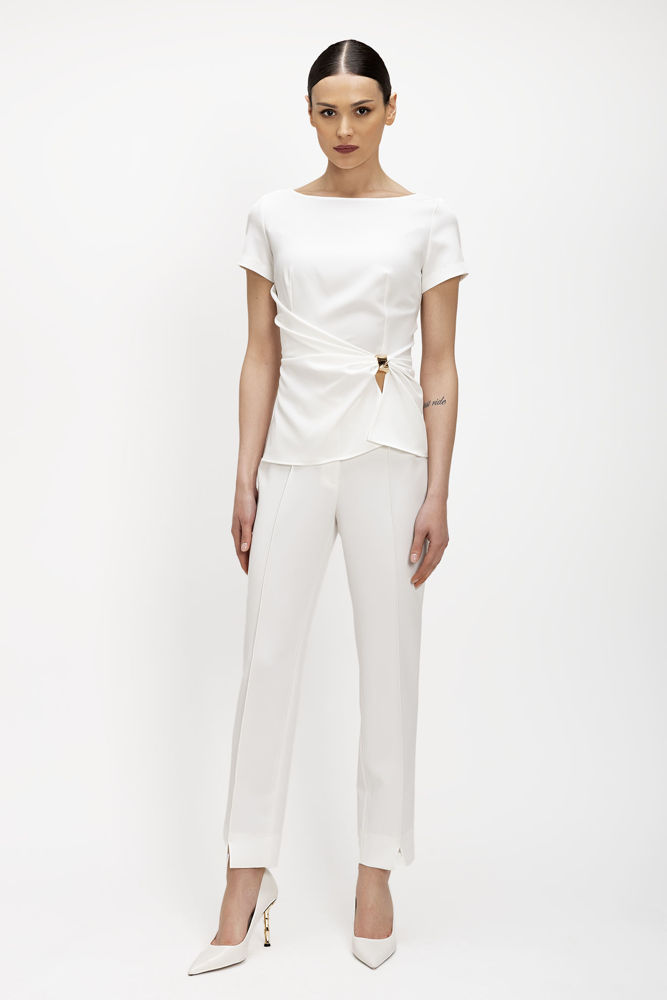 Μπλούζα σε κρεπ ελαστικό με ντραπέ και χρυσό διακοσμητικό θυλάκι εκρου