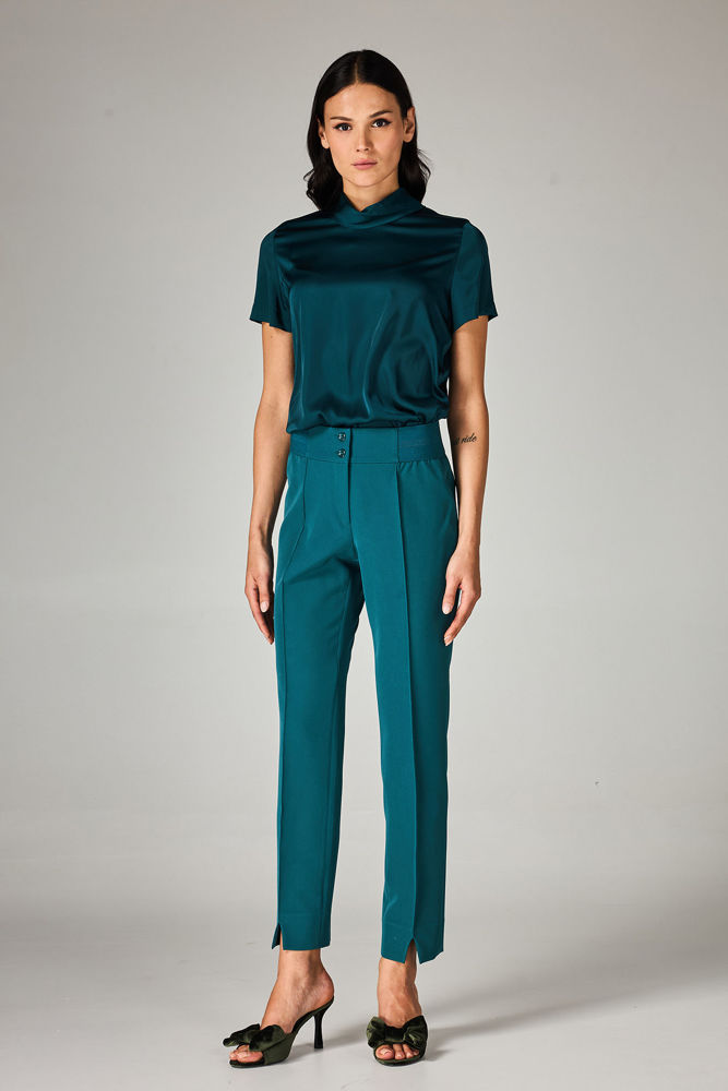 Μπλούζα από Φίνο Σατέν με Λοξό Γιακά  σμαραγδι
